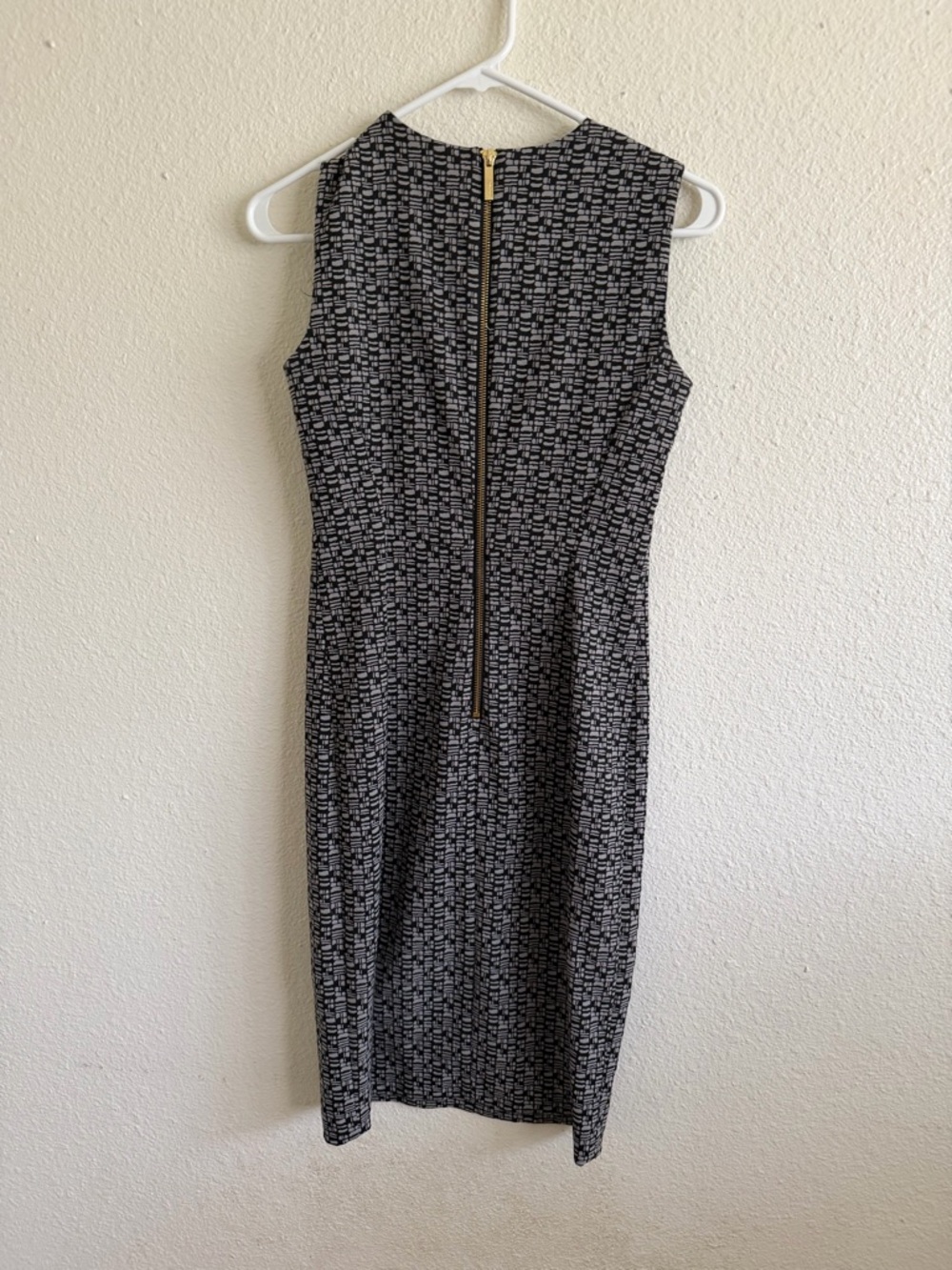 Calvin Klein Black & White Textured Sleeveless Midi Sheath Dress with Gold Zip